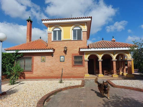 Foto 1 de Casa rural en venda a calle Del Alamillo de 4 habitacions amb terrassa i piscina