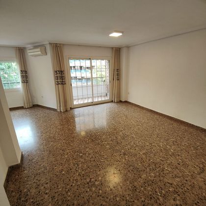 Foto 2 de Piso en venta en calle Maximiliano Thous de 4 habitaciones con garaje y balcón