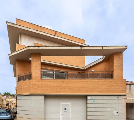 Foto 2 de Casa en venda a avenida Virgen Luján de 4 habitacions amb terrassa i garatge