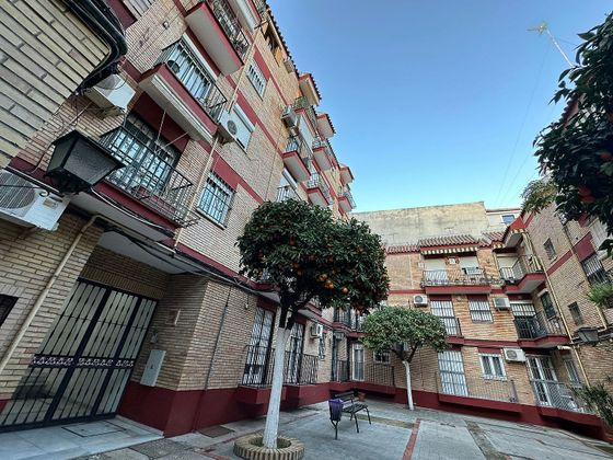 Foto 2 de Venta de piso en calle San Jacinto de 3 habitaciones con balcón y aire acondicionado
