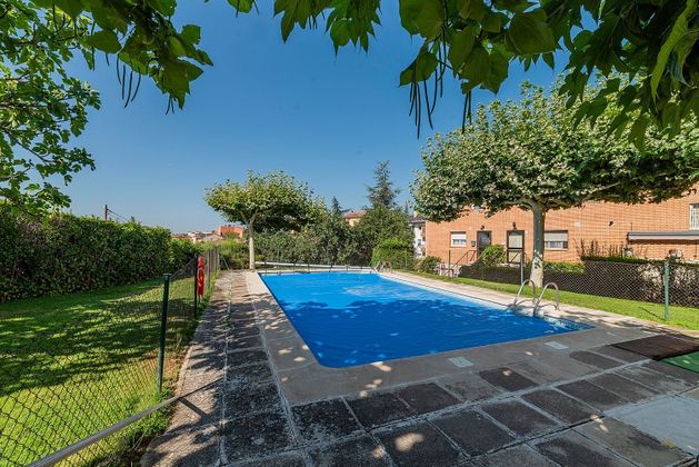 Foto 1 de Casa adosada en venta en Cabrera (La) de 4 habitaciones con piscina y jardín