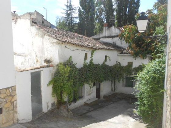 Foto 1 de Casa en venda a calle Del Olmo de 4 habitacions amb terrassa i jardí