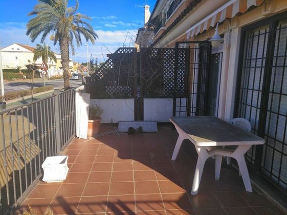 Foto 2 de Casa adosada en venta en Moncófar pueblo de 5 habitaciones con terraza y piscina