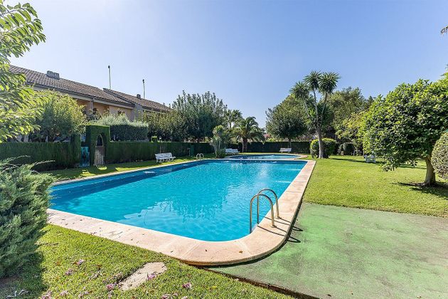 Foto 1 de Casa adossada en venda a La Cañada de 4 habitacions amb terrassa i piscina