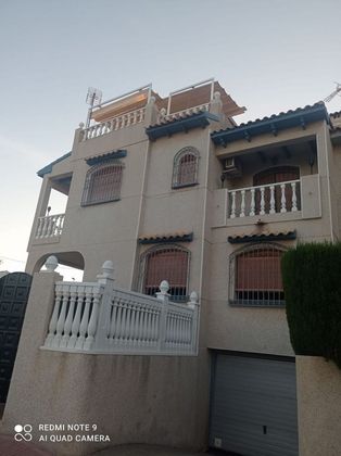 Foto 2 de Casa adosada en venta en calle Camilo Jose Cela de 4 habitaciones con terraza y piscina