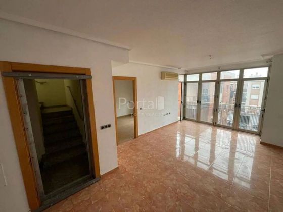 Foto 1 de Pis en venda a calle Concha Castañedo de 3 habitacions amb balcó i ascensor