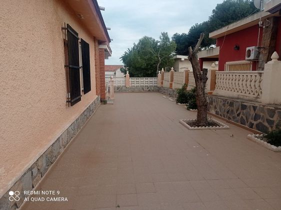 Foto 2 de Chalet en venta en Nueva Torrevieja - Aguas Nuevas de 4 habitaciones con terraza y garaje