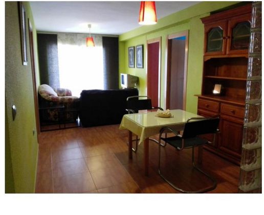 Foto 2 de Piso en venta en Polígono Cartuja – La Paz de 4 habitaciones con terraza y ascensor