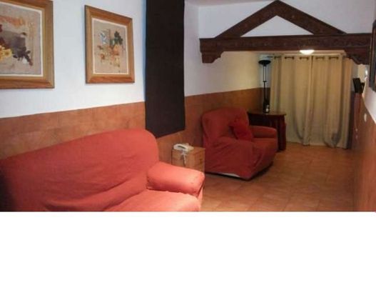 Foto 2 de Casa adossada en venda a Guadix de 9 habitacions amb terrassa