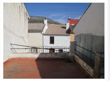Foto 2 de Casa adossada en venda a calle Real de 4 habitacions amb terrassa
