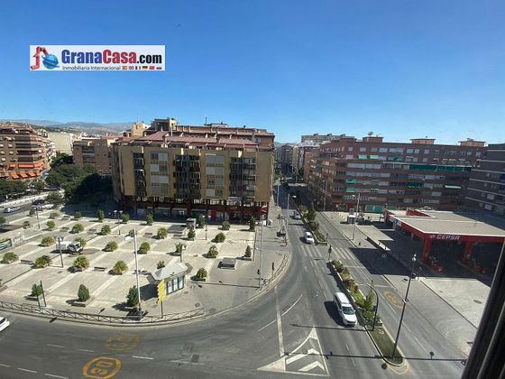 Foto 1 de Alquiler de piso en calle Méndez Núñez Granada España de 5 habitaciones con terraza y muebles