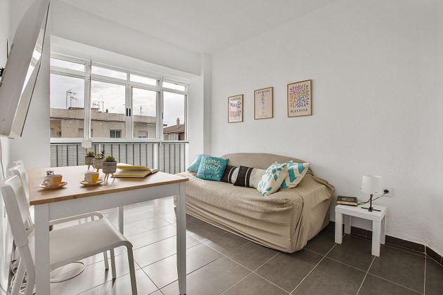 Foto 1 de Piso en alquiler en avenida Blas de Otero de 3 habitaciones con muebles y balcón