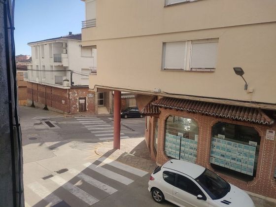 Foto 2 de Casa adossada en venda a calle Naranjos de 4 habitacions amb terrassa i garatge