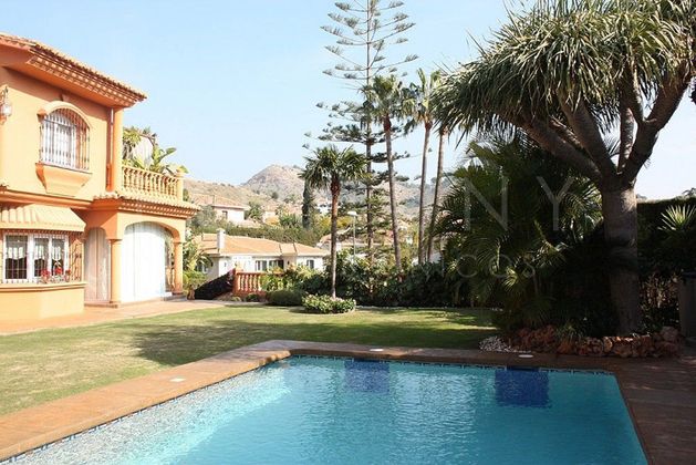 Foto 2 de Xalet en venda a El Mayorazgo - El Limonar de 5 habitacions amb terrassa i piscina