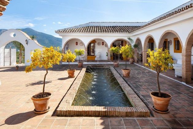 Foto 2 de Chalet en venta en calle Viña Borrego de 6 habitaciones con terraza y piscina