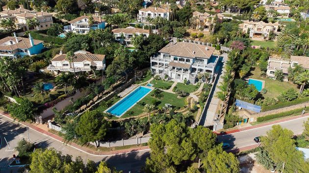 Foto 2 de Xalet en venda a urbanización Sierra Blanca de 6 habitacions amb terrassa i piscina