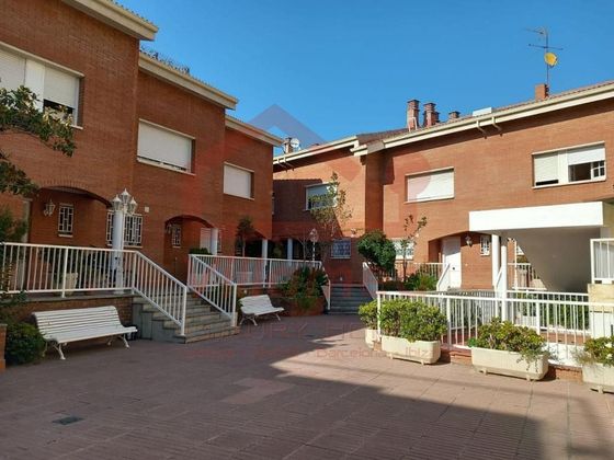 Foto 1 de Casa en venda a calle Rafael de Casanoves de 3 habitacions amb terrassa i balcó