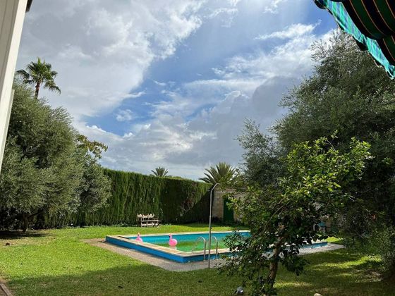 Foto 2 de Chalet en venta en Bollullos de la Mitación de 5 habitaciones con terraza y piscina