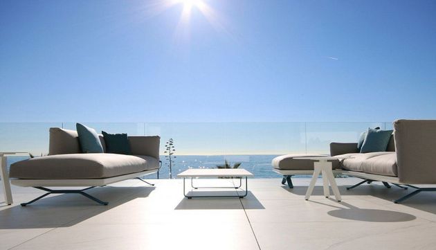 Foto 1 de Piso en venta en Casares de 3 habitaciones con terraza y piscina