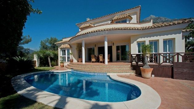 Foto 1 de Casa en lloguer a Istán de 4 habitacions amb terrassa i piscina