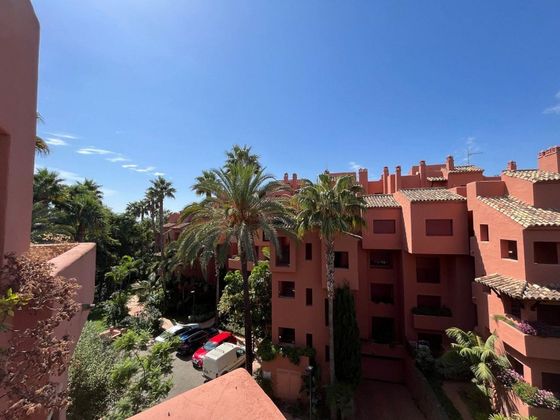 Foto 2 de Ático en alquiler en Los Monteros - Bahía de Marbella de 3 habitaciones con terraza y piscina