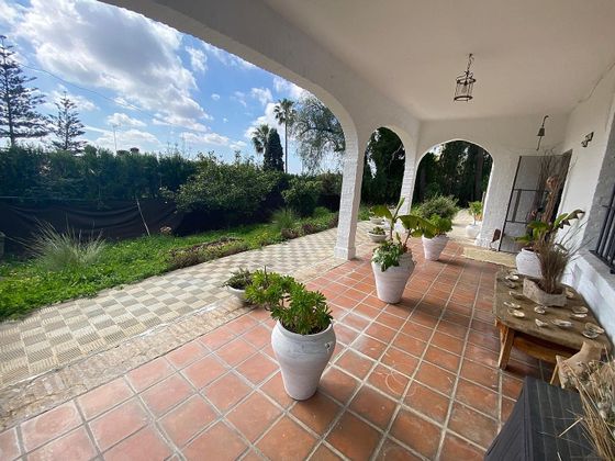 Foto 1 de Xalet en venda a Torrequinto de 5 habitacions amb terrassa i piscina