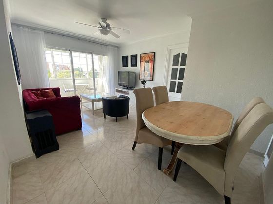 Foto 2 de Pis en lloguer a Montequinto de 4 habitacions amb terrassa i mobles