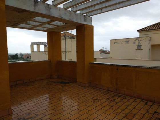 Foto 1 de Casa adossada en venda a Gerena de 4 habitacions amb terrassa i aire acondicionat