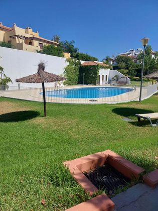 Foto 2 de Venta de casa en Guillena de 5 habitaciones con terraza y piscina