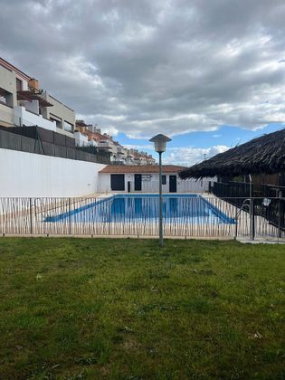Foto 2 de Venta de piso en Guillena de 2 habitaciones con terraza y piscina