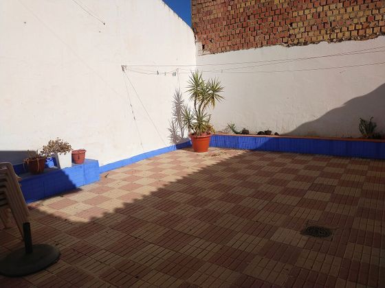 Foto 1 de Venta de casa adosada en Aznalcóllar de 3 habitaciones con jardín