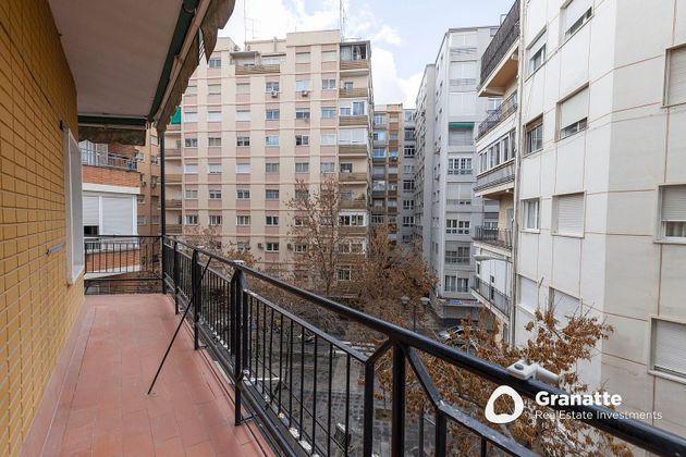 Foto 1 de Pis en venda a calle Pintor López Mezquita de 5 habitacions amb balcó i aire acondicionat