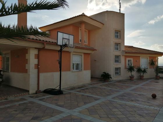 Foto 2 de Chalet en venta en urbanización El Chorrico IV de 4 habitaciones con terraza y piscina