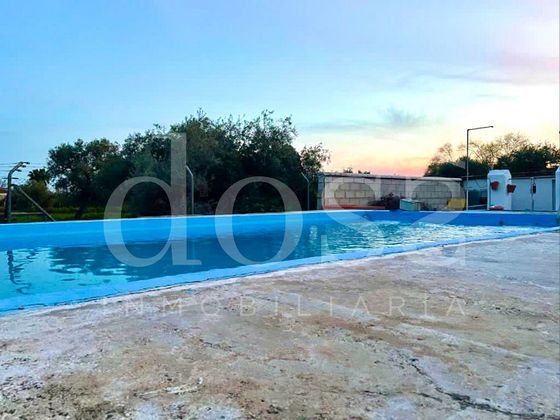 Foto 1 de Casa adossada en venda a Utrera de 3 habitacions amb terrassa i piscina