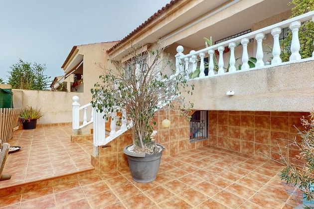 Foto 2 de Piso en venta en Polígono Santa Ana de 3 habitaciones con terraza y jardín