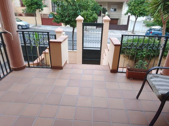 Foto 2 de Casa adossada en venda a Valdeastillas - Fuentezuelas de 8 habitacions amb terrassa i jardí