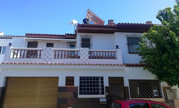 Foto 2 de Casa en venta en calle Guadajoz de 3 habitaciones con terraza y piscina