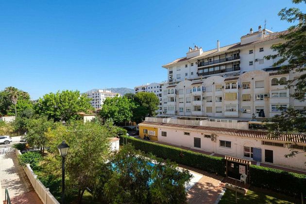 Foto 2 de Pis en venda a calle Romería del Rocío de 3 habitacions amb terrassa i piscina