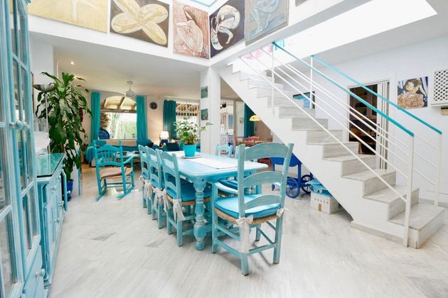 Foto 2 de Casa adossada en venda a calle Rafael Alberti de 3 habitacions amb terrassa i piscina