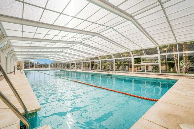 Foto 2 de Àtic en venda a calle Aloha Hill Club de 3 habitacions amb terrassa i piscina