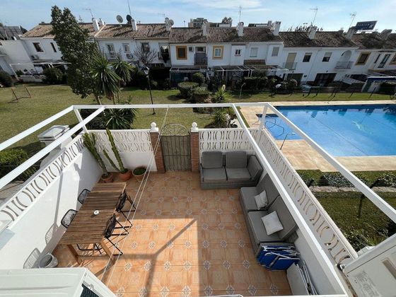 Foto 1 de Alquiler de casa adosada en calle Nueva Atalaya de 3 habitaciones con terraza y piscina