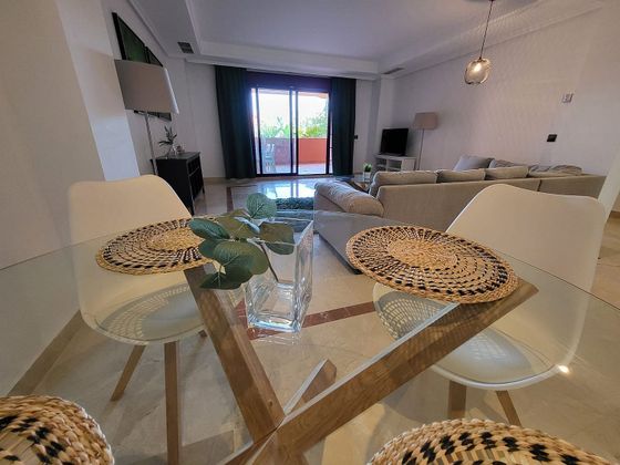 Foto 1 de Alquiler de piso en calle Soto de Marbella de 2 habitaciones con terraza y piscina