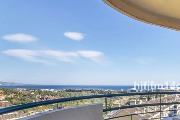 Foto 1 de Piso en venta en calle Nva Andaluc de 2 habitaciones con terraza y piscina