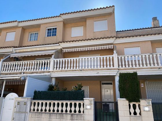 Foto 1 de Alquiler de casa adosada en Canet d´En Berenguer de 3 habitaciones con terraza y piscina