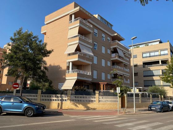 Foto 1 de Piso en alquiler en calle Jaume Roig de 2 habitaciones con terraza y piscina