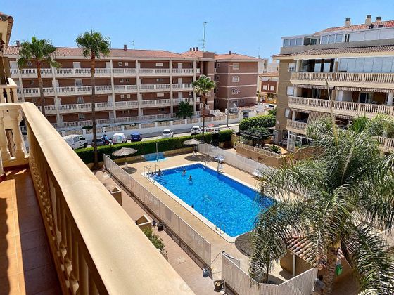 Foto 2 de Alquiler de piso en calle Miguel Hernández de 1 habitación con terraza y piscina