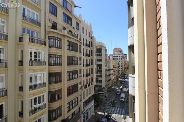 Foto 1 de Venta de piso en El Mercat de 7 habitaciones con terraza y calefacción