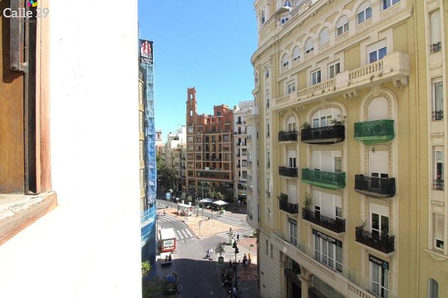 Foto 2 de Venta de piso en El Mercat de 7 habitaciones con terraza y calefacción