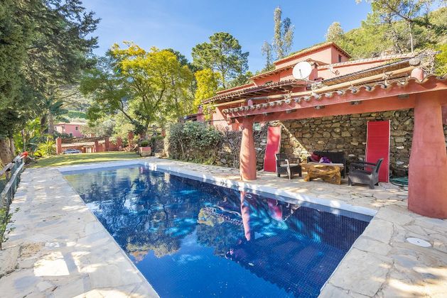 Foto 1 de Casa rural en venda a calle El Pilar de 5 habitacions amb terrassa i piscina
