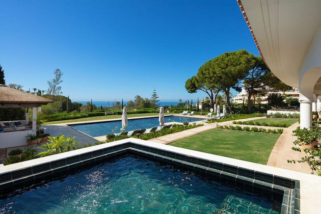 Foto 1 de Xalet en venda a Lomas de Marbella Club - Puente Romano de 16 habitacions amb terrassa i piscina